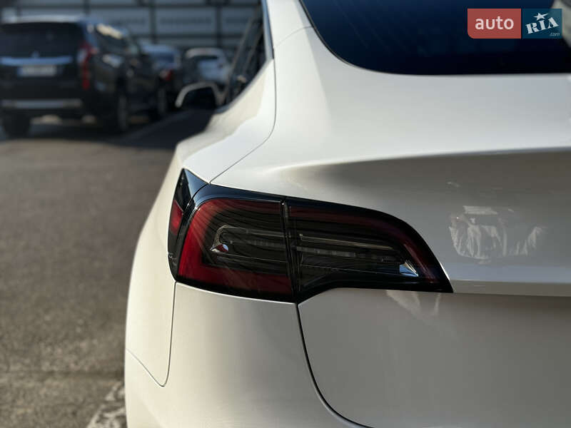 Седан Tesla Model 3 2019 в Киеве