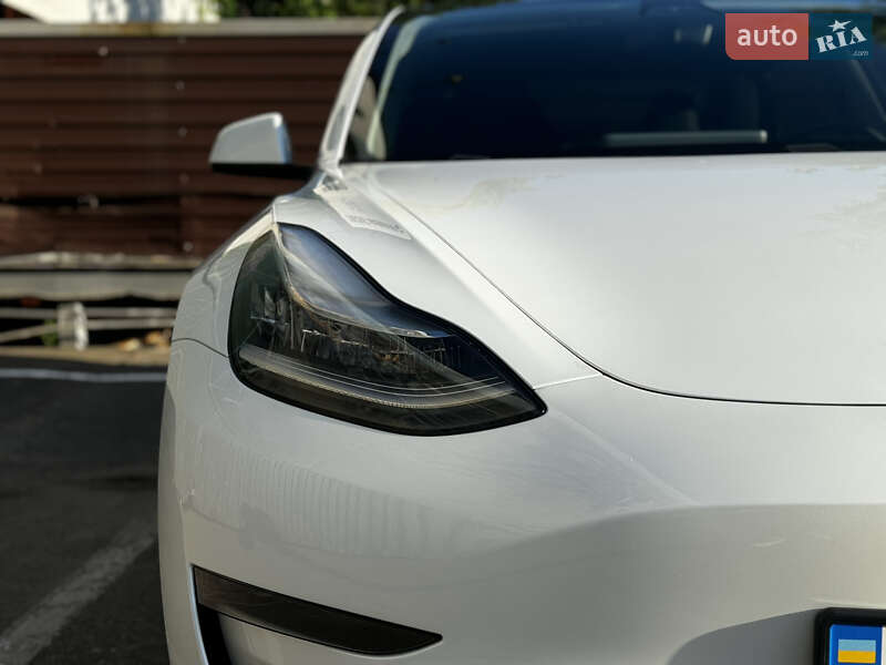 Седан Tesla Model 3 2019 в Киеве