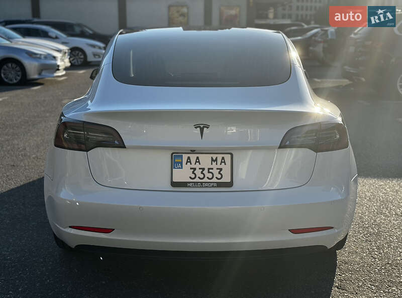 Седан Tesla Model 3 2019 в Киеве
