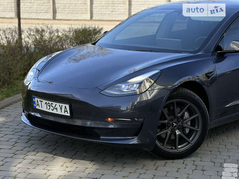 Седан Tesla Model 3 2022 в Івано-Франківську