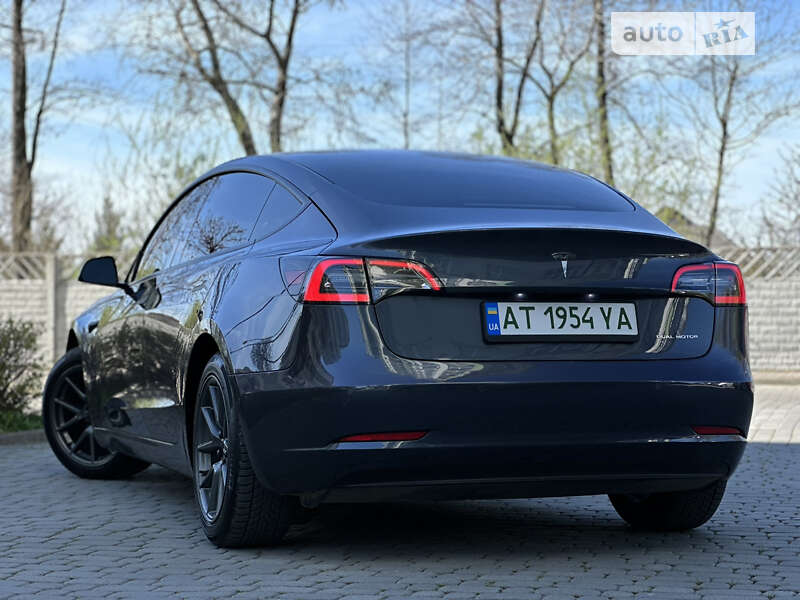 Седан Tesla Model 3 2022 в Івано-Франківську