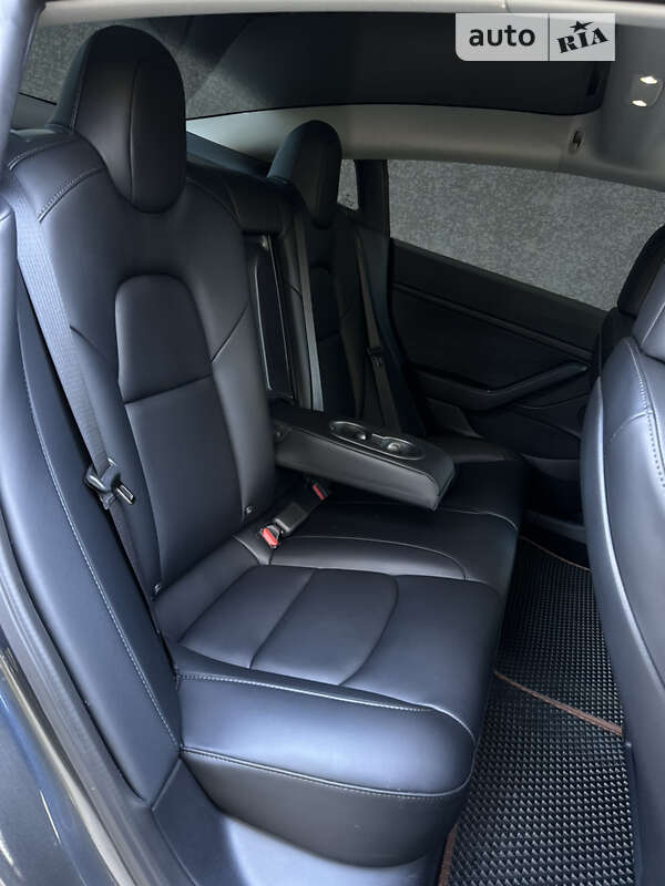 Седан Tesla Model 3 2022 в Івано-Франківську