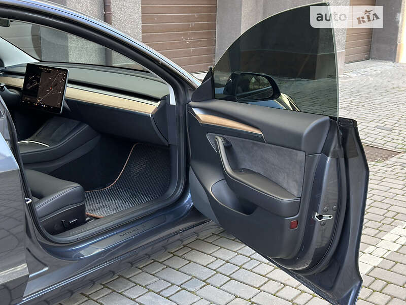 Седан Tesla Model 3 2022 в Івано-Франківську