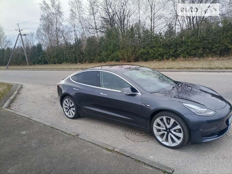 Седан Tesla Model 3 2018 в Львові