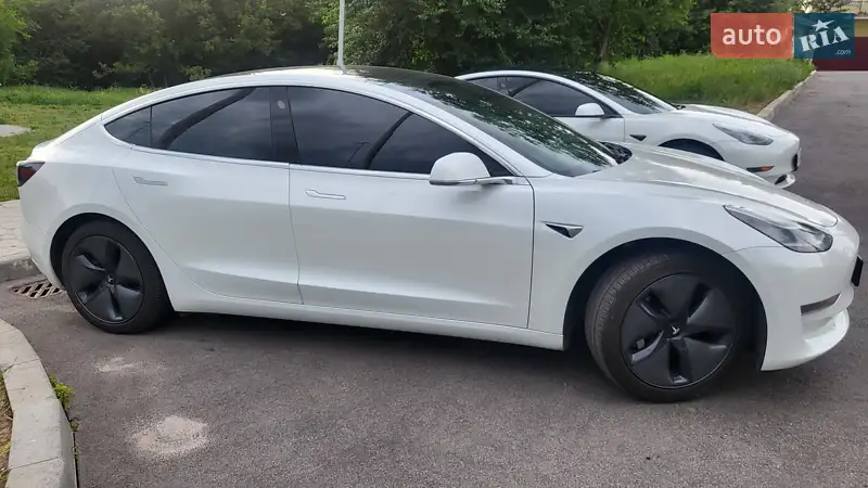 Седан Tesla Model 3 2020 в 
