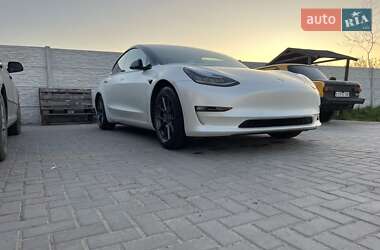 Седан Tesla Model 3 2020 в 