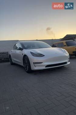 Седан Tesla Model 3 2020 в 