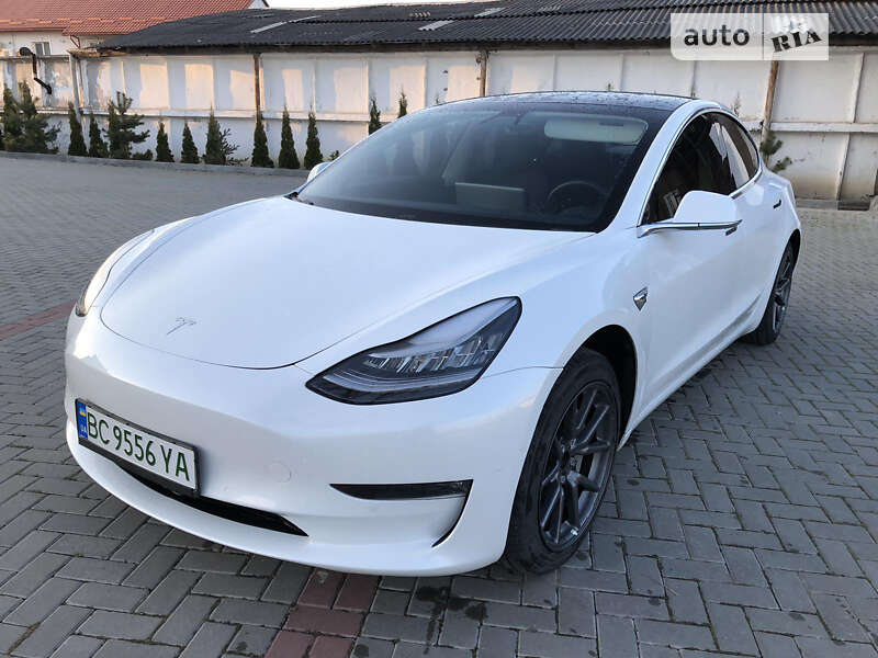 Седан Tesla Model 3 2019 в Львові