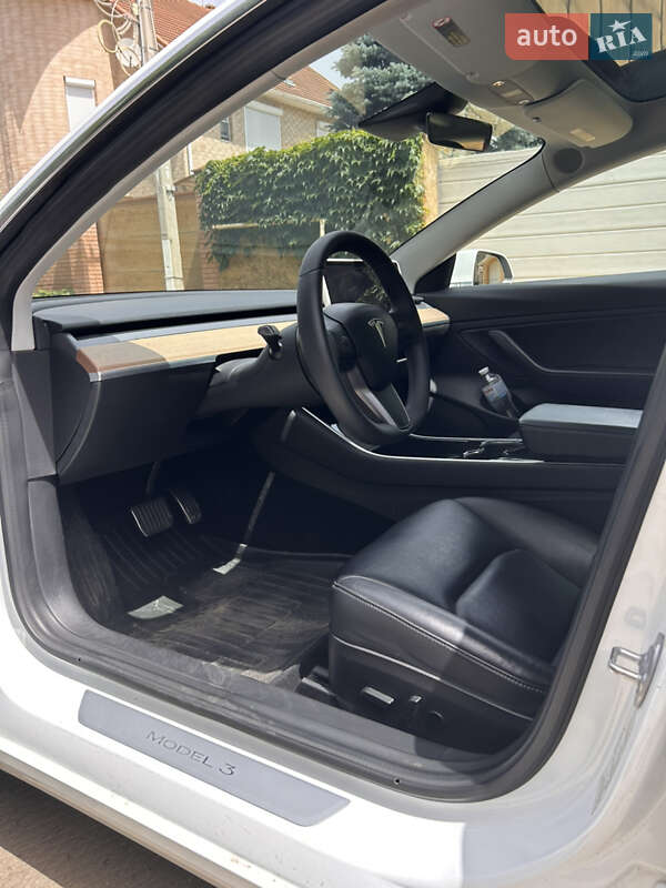 Седан Tesla Model 3 2018 в Одесі