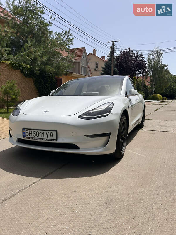 Седан Tesla Model 3 2018 в Одесі