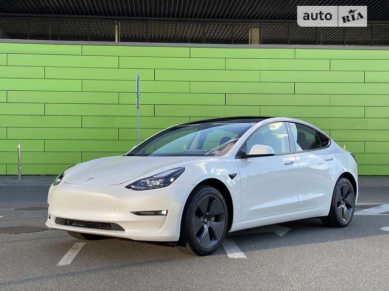 Седан Tesla Model 3 2023 в Києві