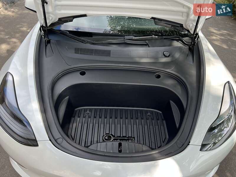 Седан Tesla Model 3 2022 в Кропивницком