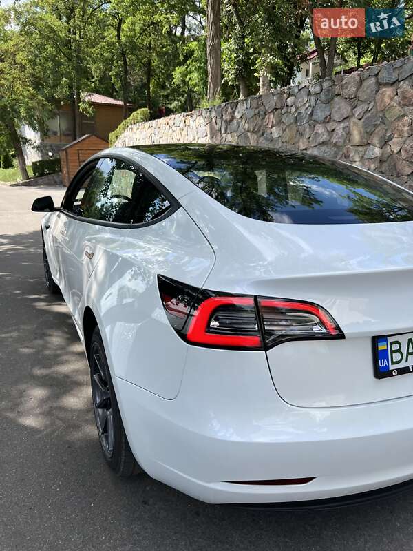 Седан Tesla Model 3 2022 в Кропивницком