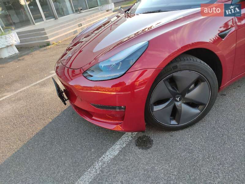 Седан Tesla Model 3 2022 в Киеве