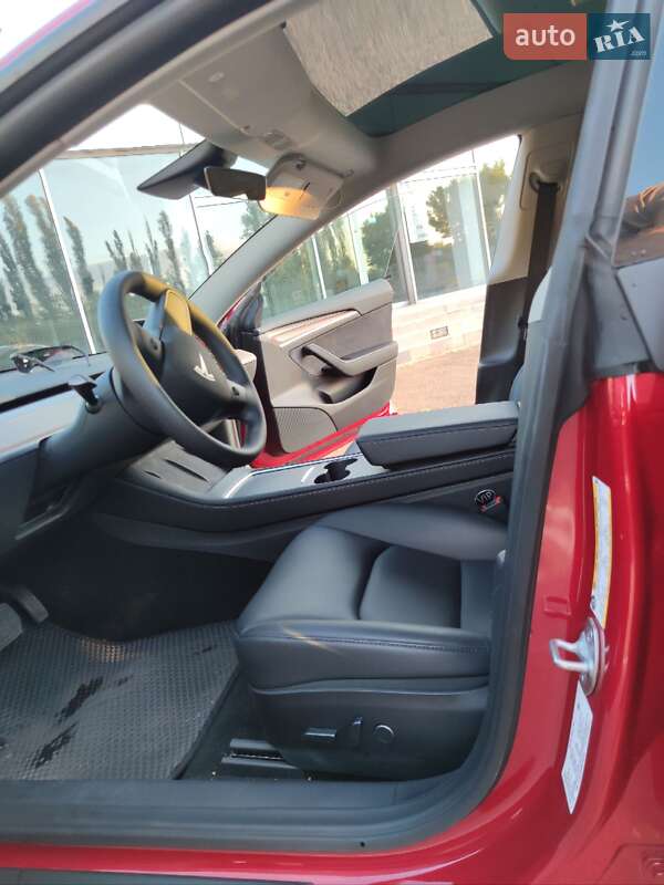 Седан Tesla Model 3 2022 в Киеве