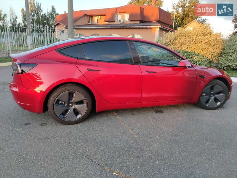 Седан Tesla Model 3 2022 в Киеве