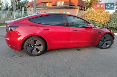Седан Tesla Model 3 2022 в 