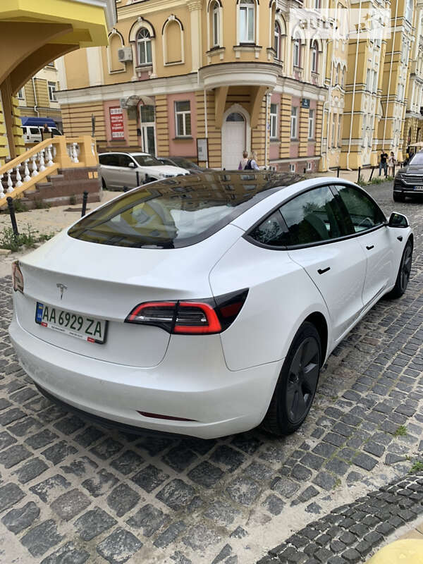 Седан Tesla Model 3 2021 в Киеве