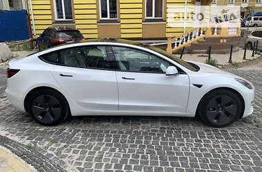 Седан Tesla Model 3 2021 в Киеве