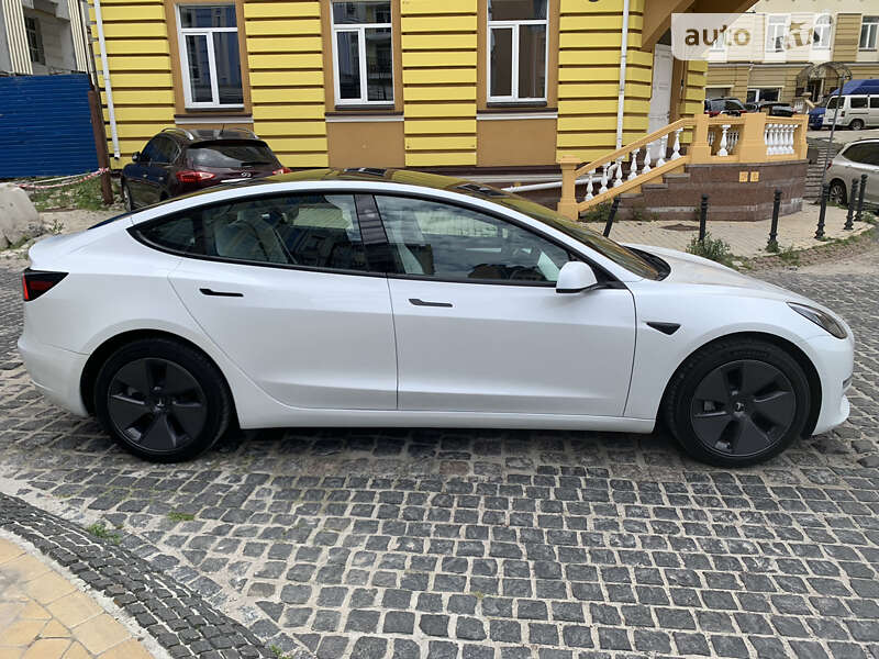 Седан Tesla Model 3 2021 в Киеве