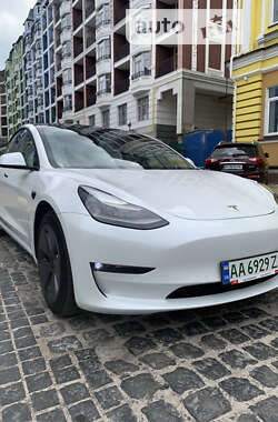 Седан Tesla Model 3 2021 в Киеве