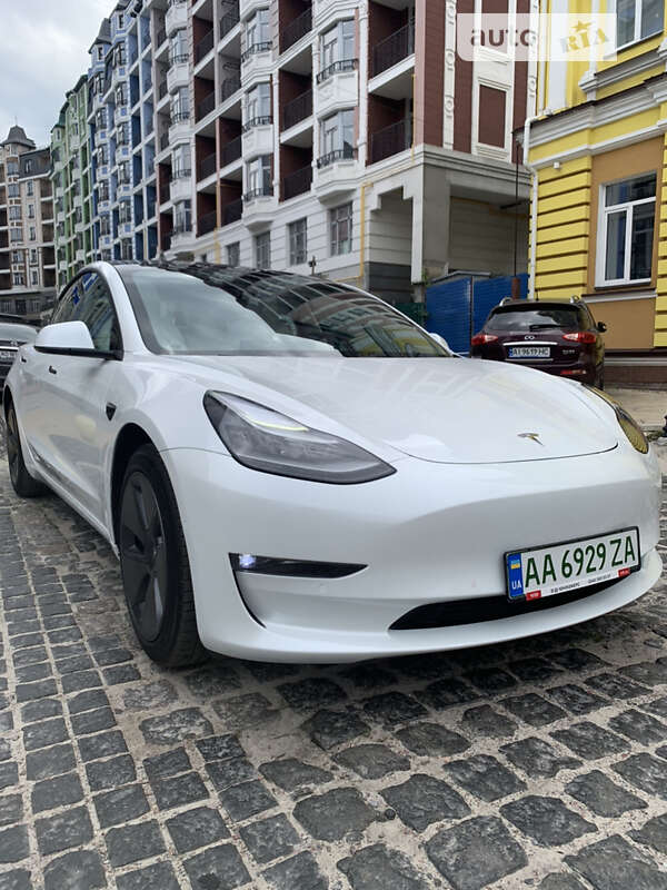 Седан Tesla Model 3 2021 в Киеве