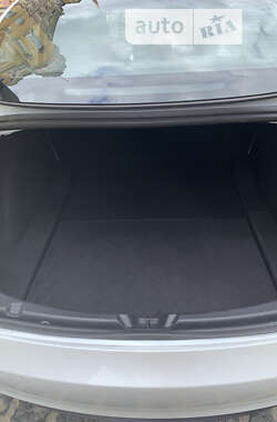 Седан Tesla Model 3 2021 в Киеве
