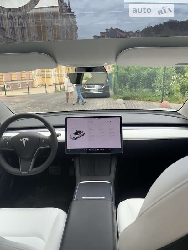 Седан Tesla Model 3 2021 в Киеве
