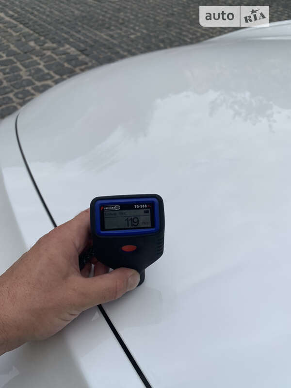 Седан Tesla Model 3 2021 в Киеве