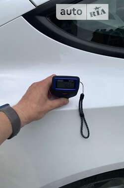 Седан Tesla Model 3 2021 в Киеве