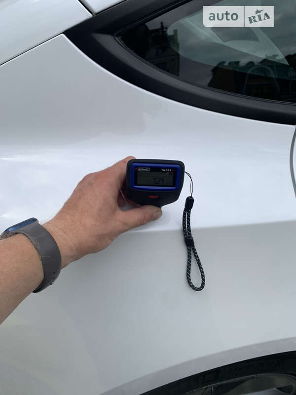 Седан Tesla Model 3 2021 в Киеве
