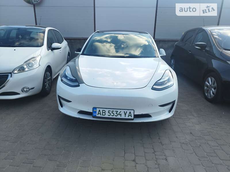 Седан Tesla Model 3 2018 в Вінниці