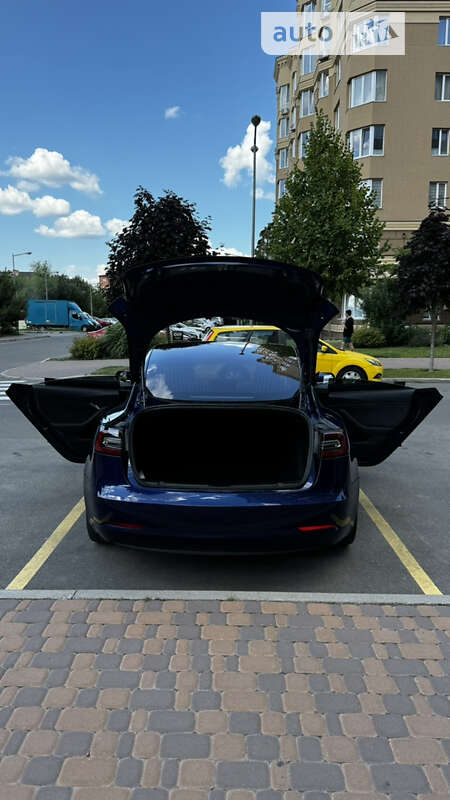 Седан Tesla Model 3 2018 в Киеве