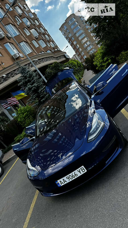 Седан Tesla Model 3 2018 в Киеве