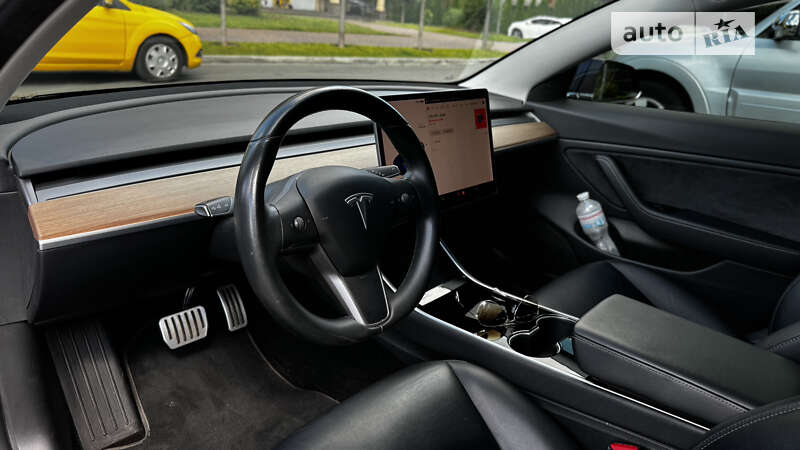 Седан Tesla Model 3 2018 в Киеве