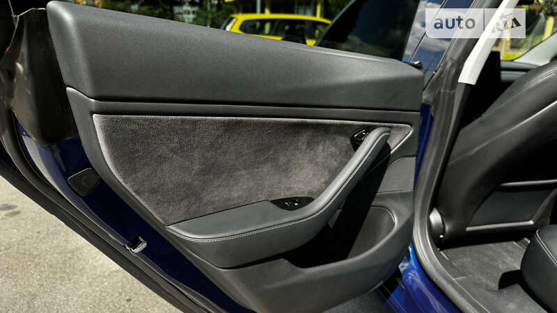 Седан Tesla Model 3 2018 в Киеве
