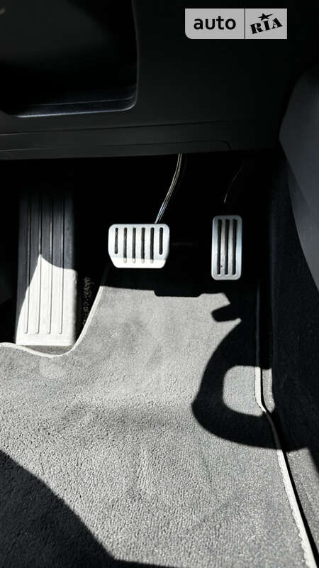 Седан Tesla Model 3 2018 в Києві