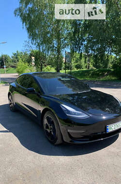 Седан Tesla Model 3 2022 в Золочеві