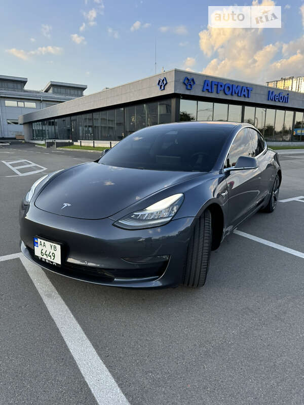 Седан Tesla Model 3 2018 в Ірпені