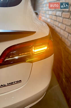 Седан Tesla Model 3 2021 в Киеве