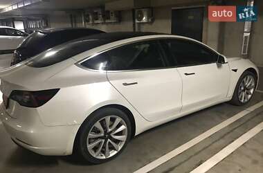 Седан Tesla Model 3 2019 в 