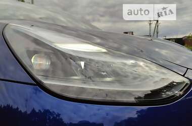 Седан Tesla Model 3 2022 в Виннице