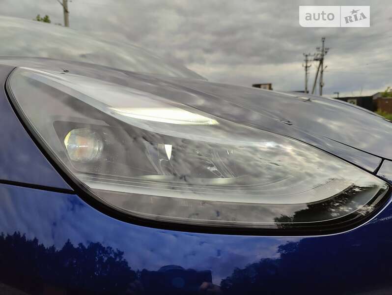 Седан Tesla Model 3 2022 в Вінниці