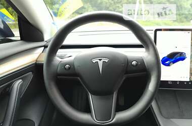 Седан Tesla Model 3 2022 в 