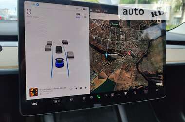 Седан Tesla Model 3 2022 в 