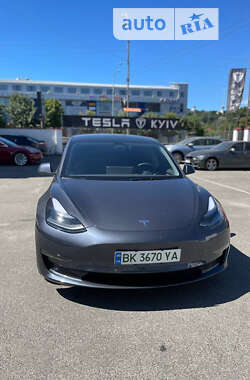 Седан Tesla Model 3 2023 в Киеве