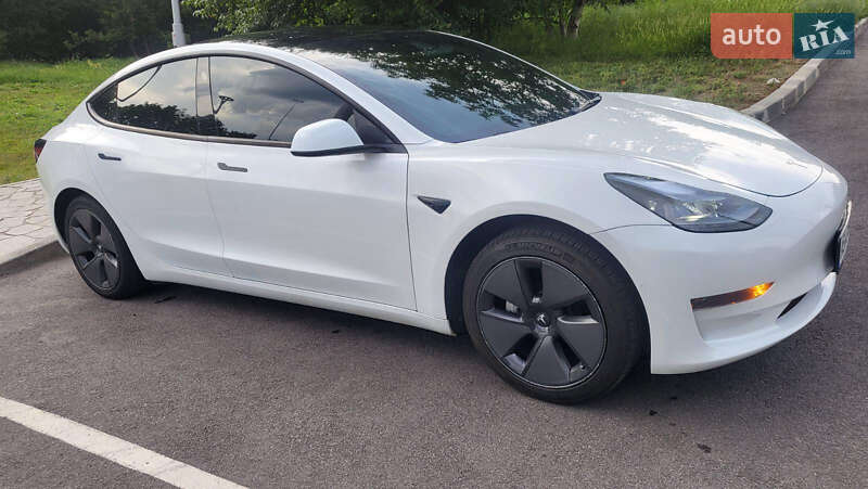 Седан Tesla Model 3 2021 в Виннице
