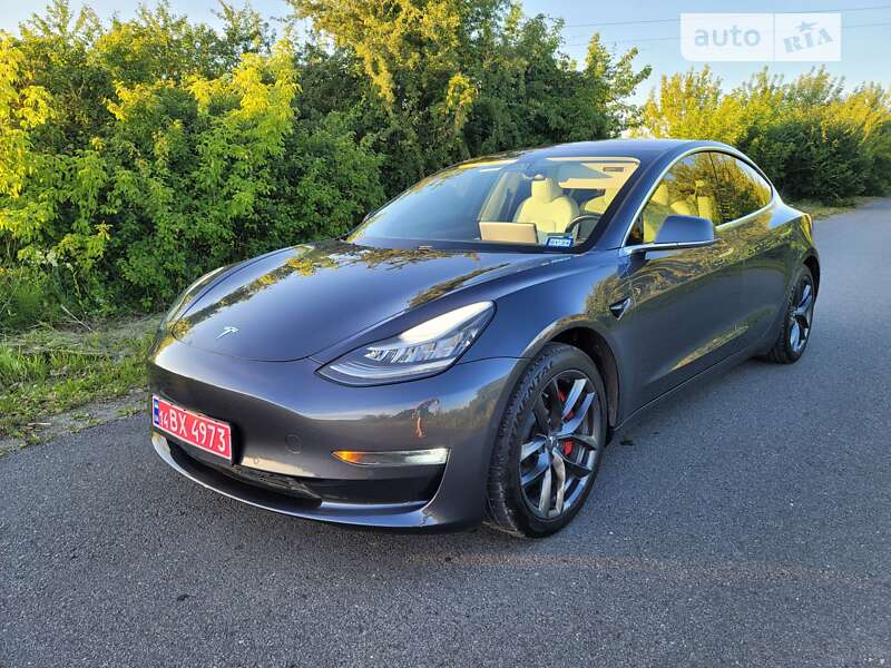 Седан Tesla Model 3 2018 в Тернополі