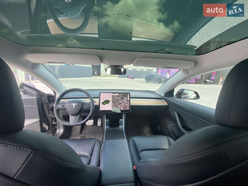Седан Tesla Model 3 2019 в Львові