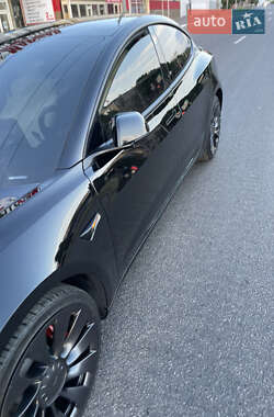 Седан Tesla Model 3 2022 в 